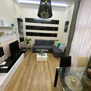 Cozy In Downtown - Tsar Samuil Street Sofia
