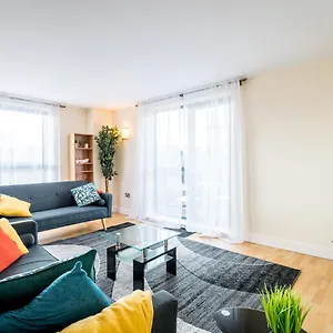 Spacious 2 Bed, 2 Bath, Free Parking & Wifi , Sheffield United Kingdom